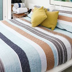 White lacquer platform bed with built in end tables queen, size, low profile