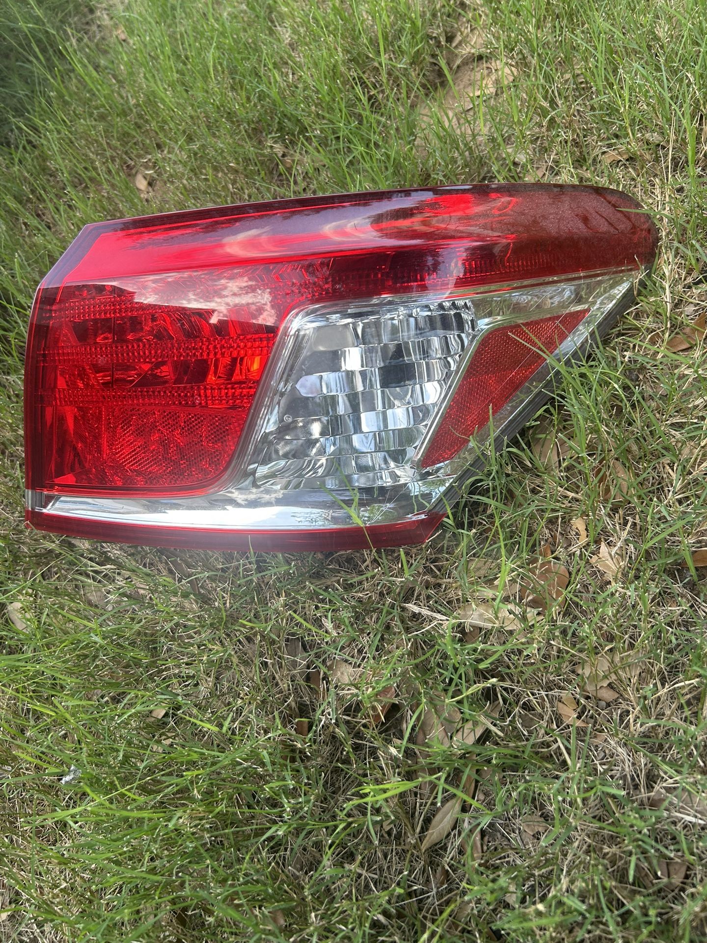 Lexus ES 350 Taillight Passenger Side OEM