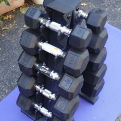 SET OF RUBBER DUMBBELLS & PYRAMID DUMBBELL RACK    (PAIRS OF :  5s  10s  15s  20s  25s)