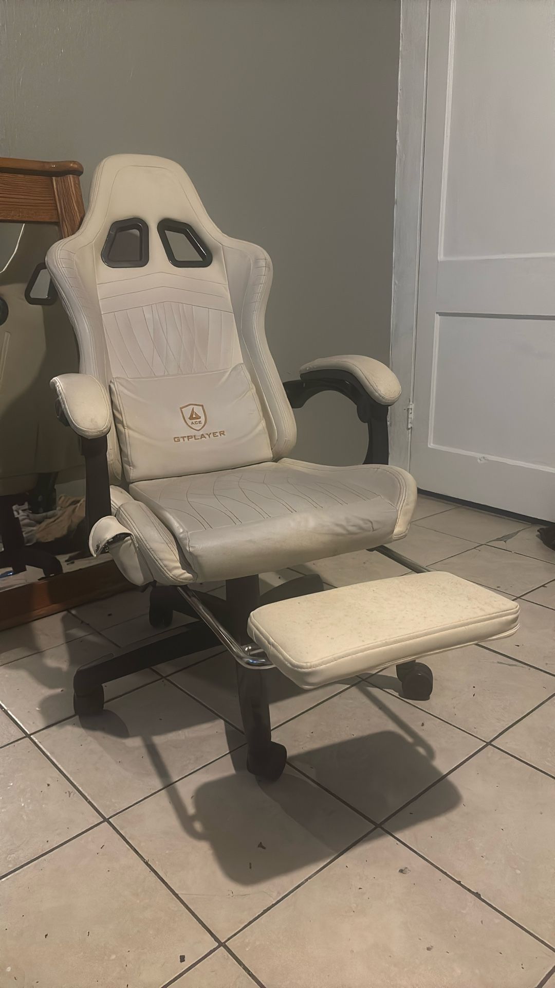 Streaming Chair With Bluetooth Speakers
