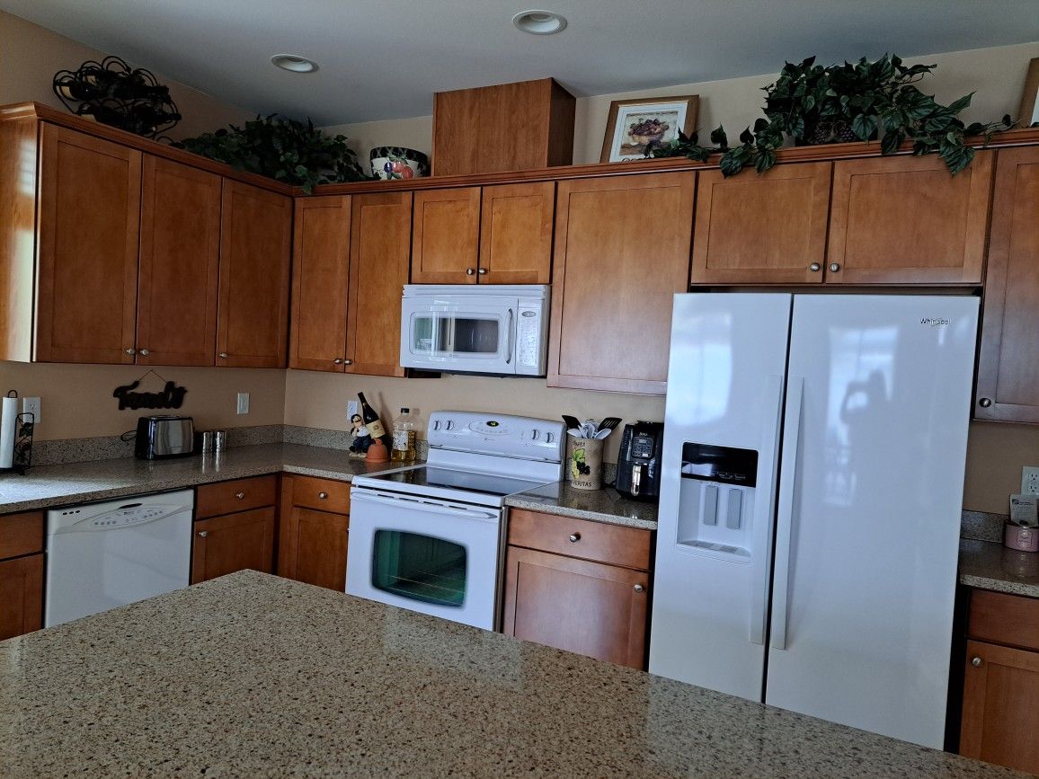 Whirlpool Counter Depth Fridge for Sale in Lynnwood, WA OfferUp