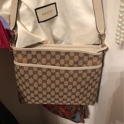Auth Gucci Sign Bag.Ebony/https://offerup.com/redirect/?o=YmVpZ2UuTmV3
