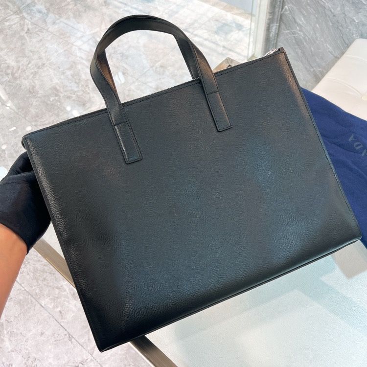 It is suitable for formal and casual wear.