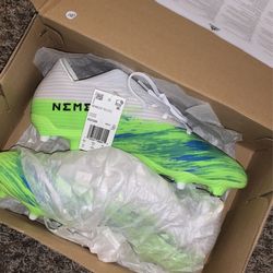 Nemeziz Size 10 19.2