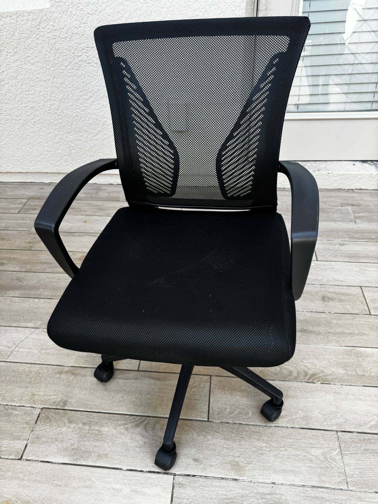 Black Office Chair With Mesh Back!