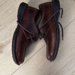 Born men’s Shoes Size 8 
