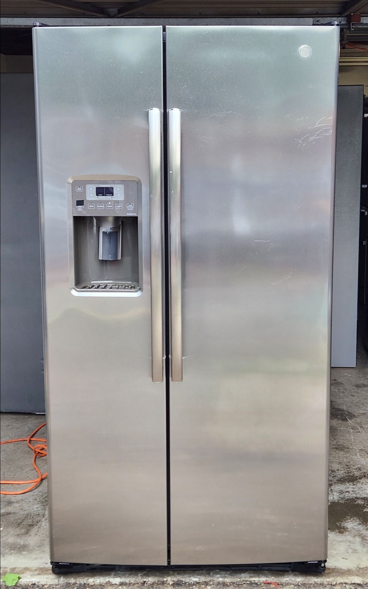 GE side by side Refrigerator W36xD33xH69 inches