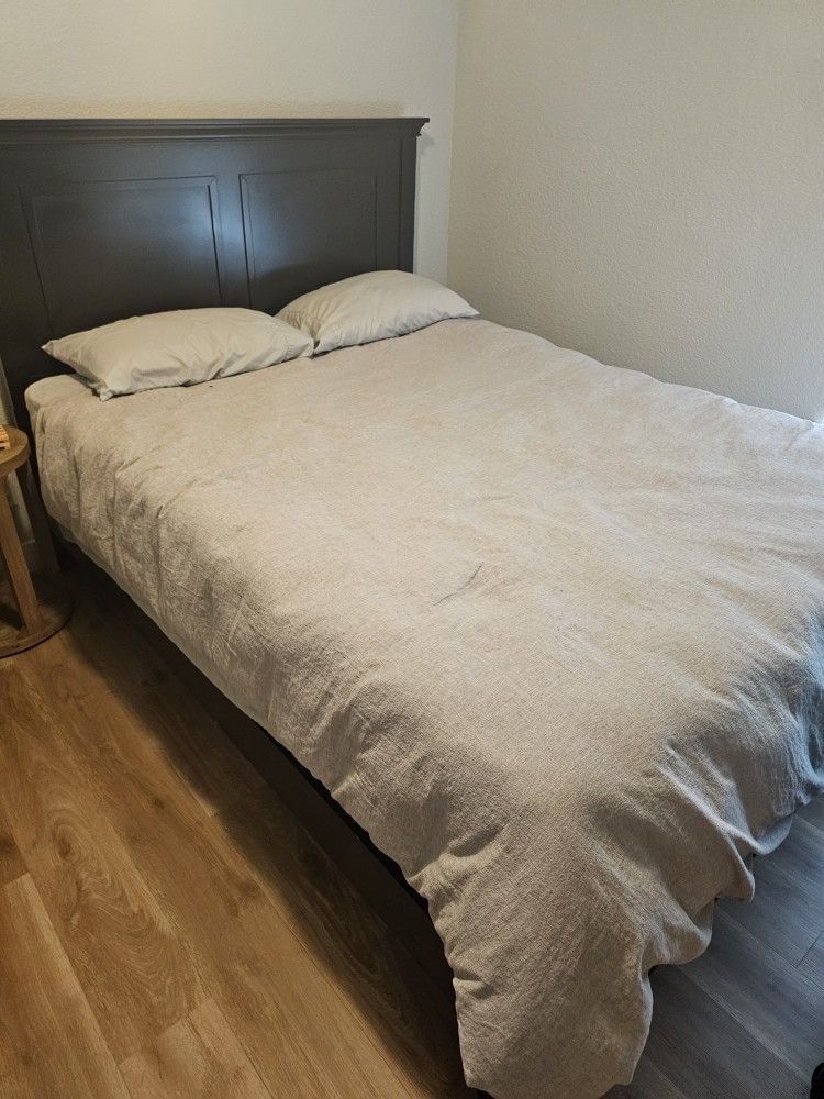 Queen Furniture Set -4 Piece With Mattress And Dresser And End Tables