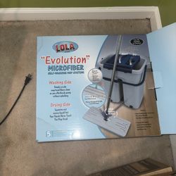 Lola evolution microfiber self washing mop system