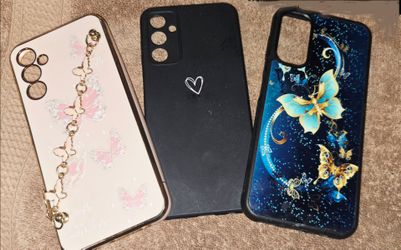 3 phone cases for Samsung galaxy phones, and toys.