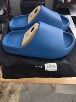 Yeezy Slides Blue sz 7m