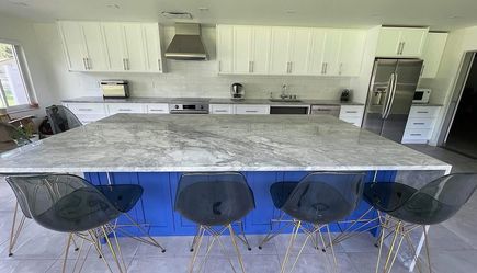 Shaker White / Single Line with Island Kitchen at an affordable 