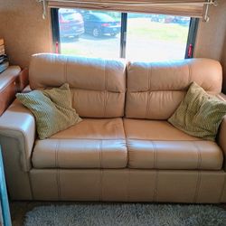 Love Seat Hideabed And Recliner 