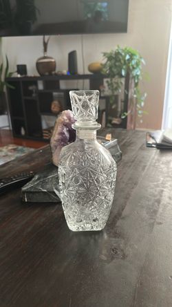 Clear Cut Glass decanter with Stopper