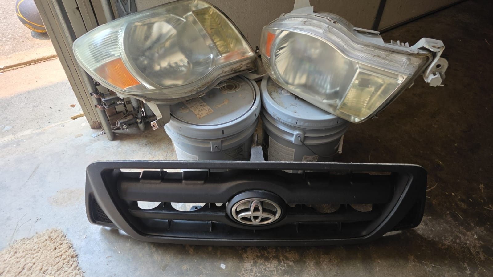 Grill and Headlight