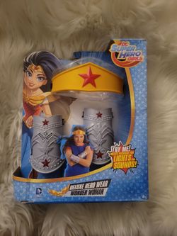 Wonder Woman DC Super Hero Girls Deluxe Hero Wear Lights up And Sound Effects!