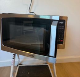 Toshiba Stainless Steel Countertop Microwave lik new90