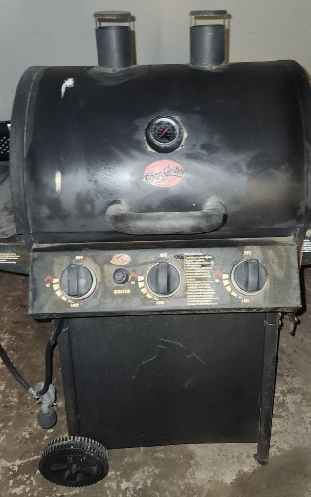 Char-Griller Propane BBQ grill,