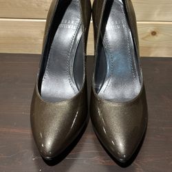 Brand new Stuart Weitzman dark gray patent heels 5 1/2