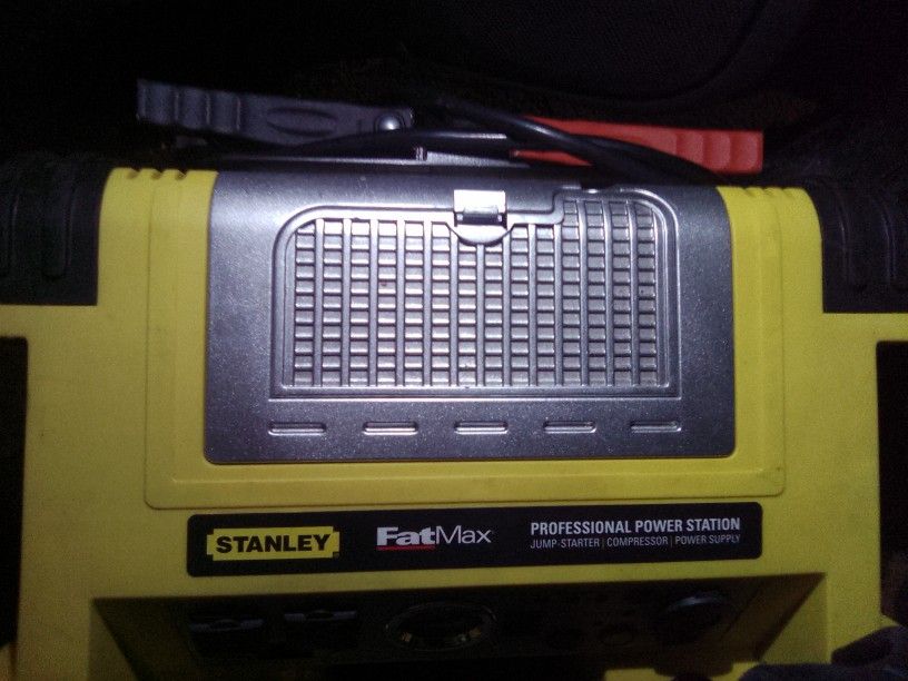 Stanley Fatmax Professional Power Station Jump Box