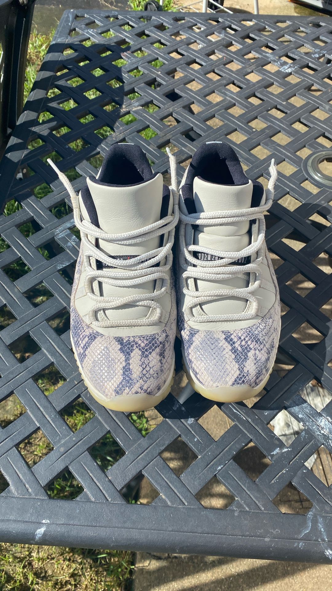 Air Jordans 11 retro low Light blue snakeskin