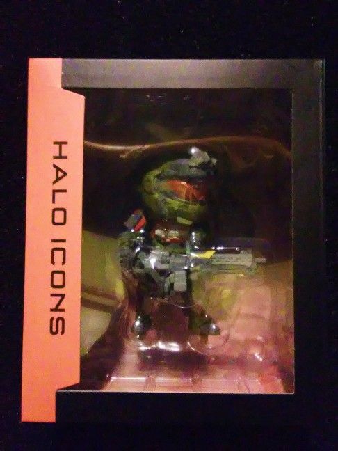 Halo Lootcrate screen shots,gamer figure, gift