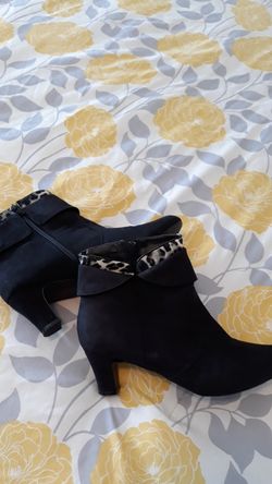 Womens Black Suede Faux Fur Booties Size 9