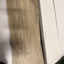 Luxury Vinyl flooring / piso de Vinyl