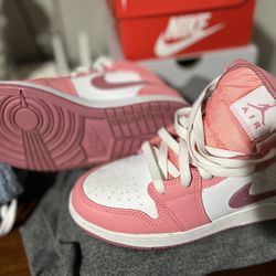 Pink Jordan 1 Size 5.5