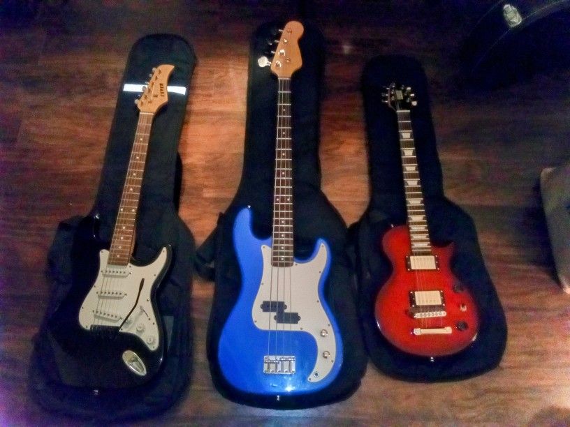 2 Electric guitars & Bass