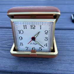 Vintage Compact manual wind clock 