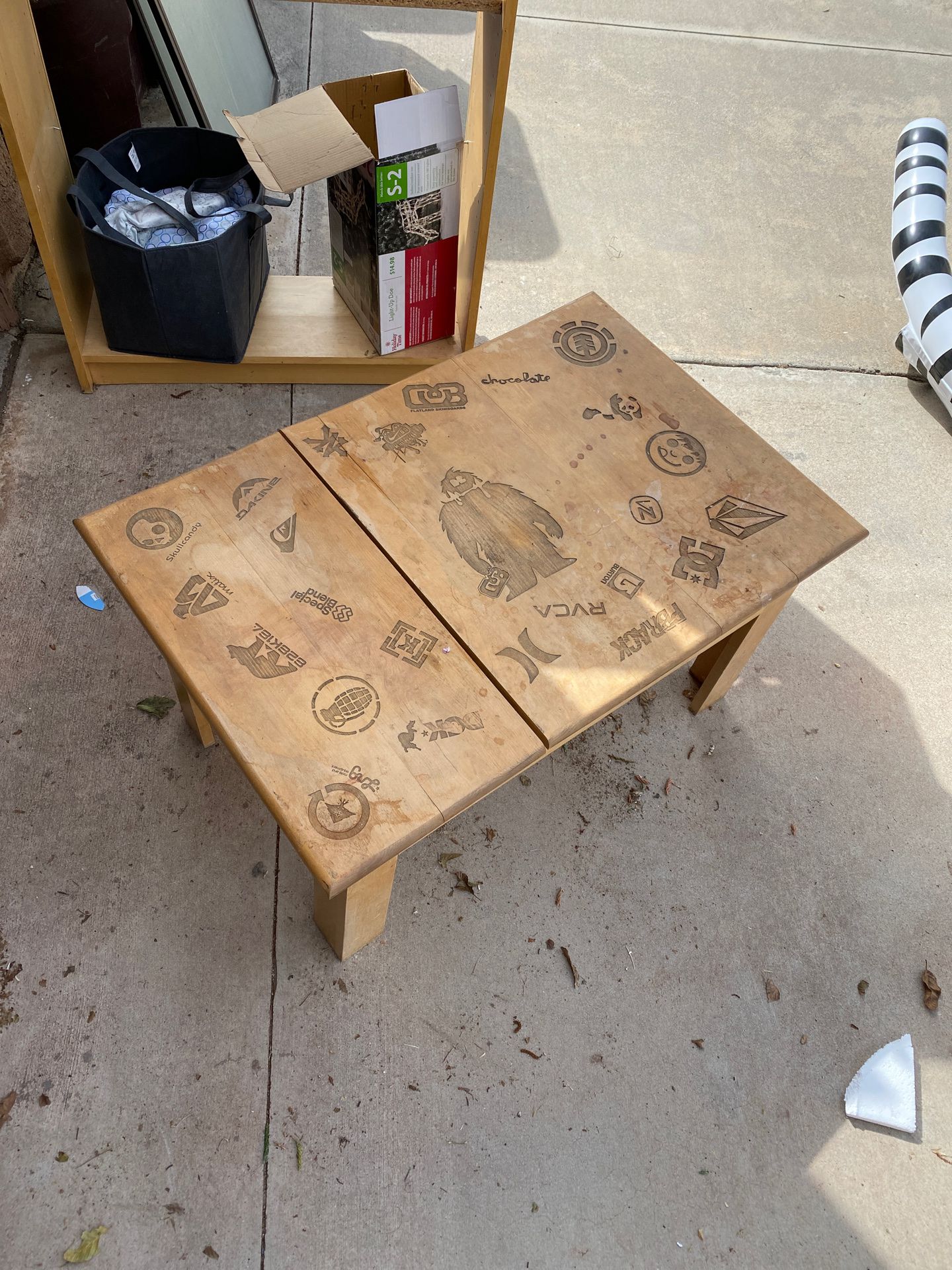 Youth coffee table with storage