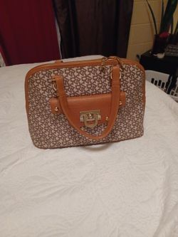 Cartera DKNY