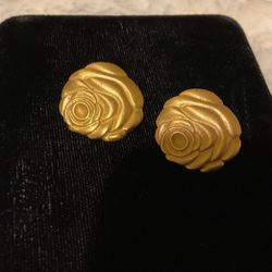 Vintage Clip On Earrings ( (Monet)