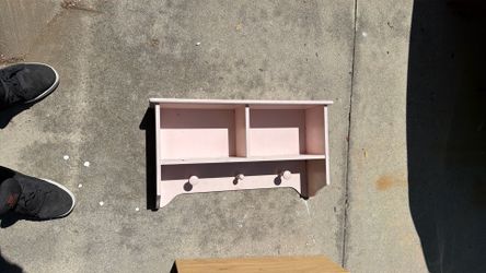 Free shelf with coat hook