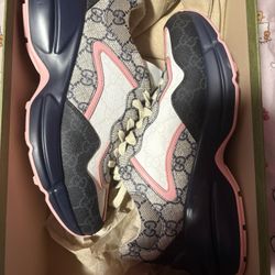 Women Gucci Sneakers