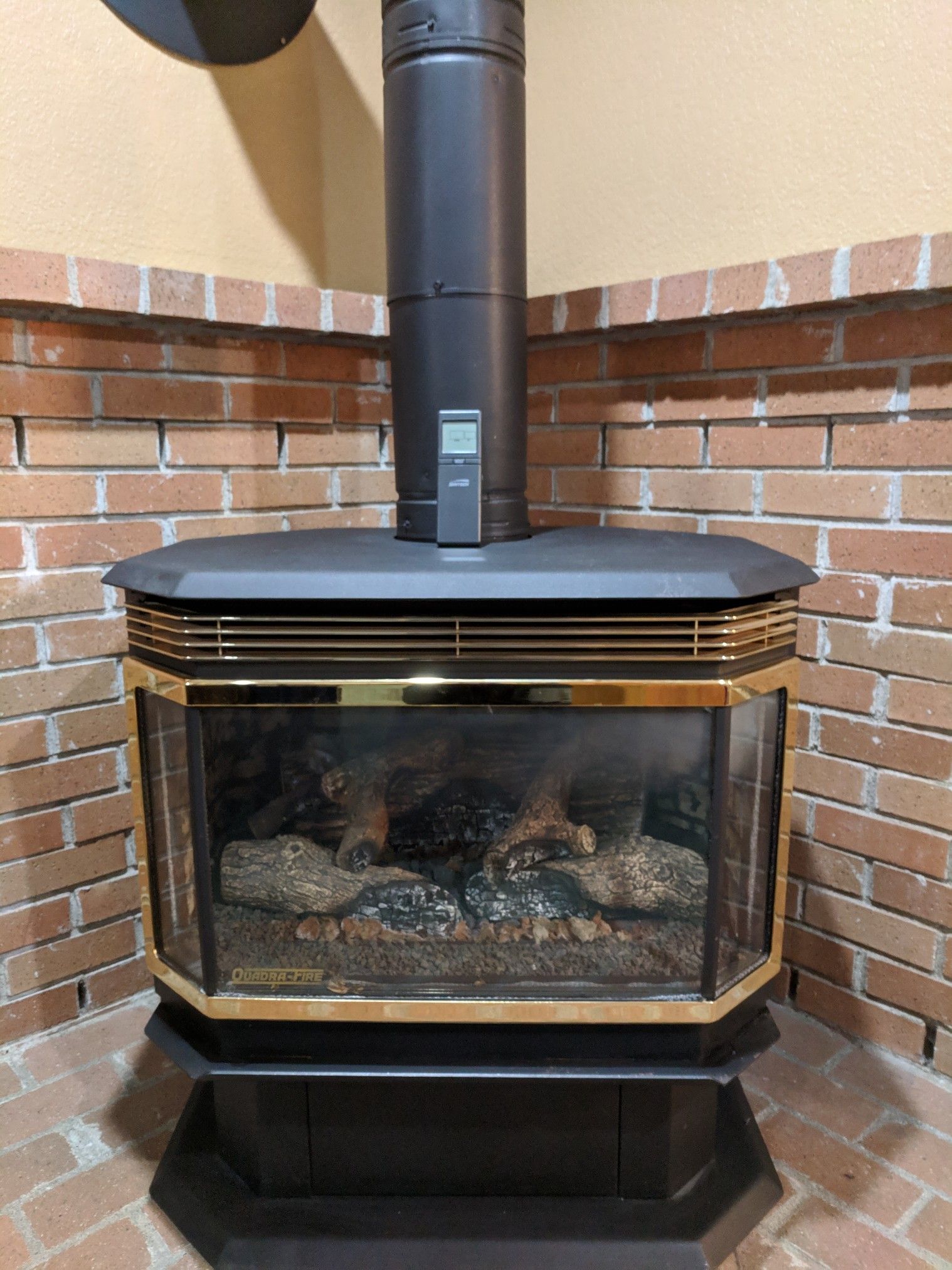 Like new Quadrafire Hudson Bay gas stove 3,000 (new) for Sale in Gig