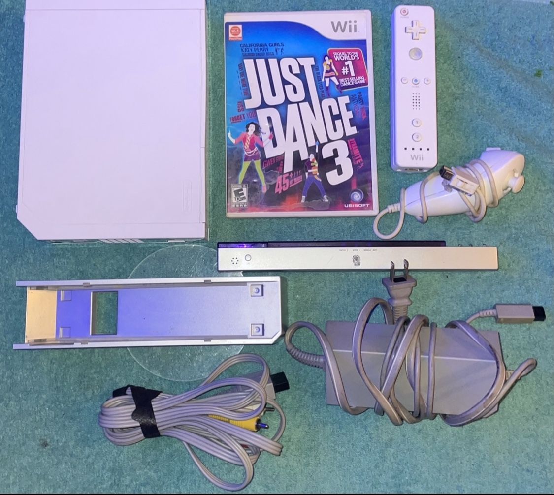 NINTENDO WII CONSOLE SYSTEM WITH ALL CORDS REMOTE CONTROLLER & VIDEO GAME