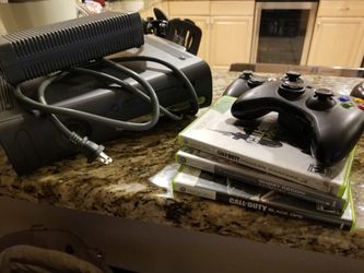 Xbox 360, 2 controllers, 3 games