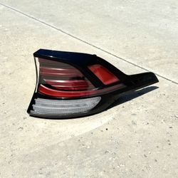 2023 - 2024 KIA SPORTAGE RH PASSENGER SIDE TAILLIGHT OEM