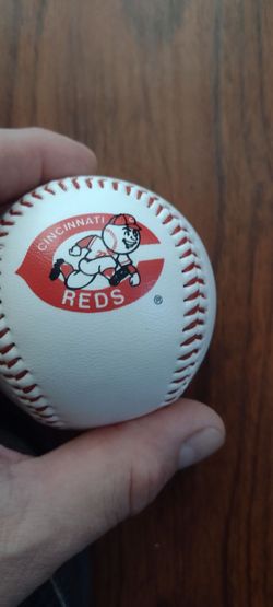 Autographed baseball Cincinnati reds