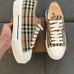 Burberry Shoes Size 9