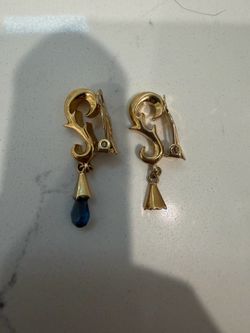 Vintage Nina Ricci Gold plated clip on earrings