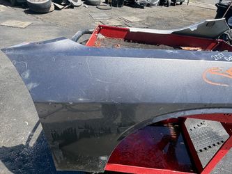 2017 Dodge Challenger, right fender