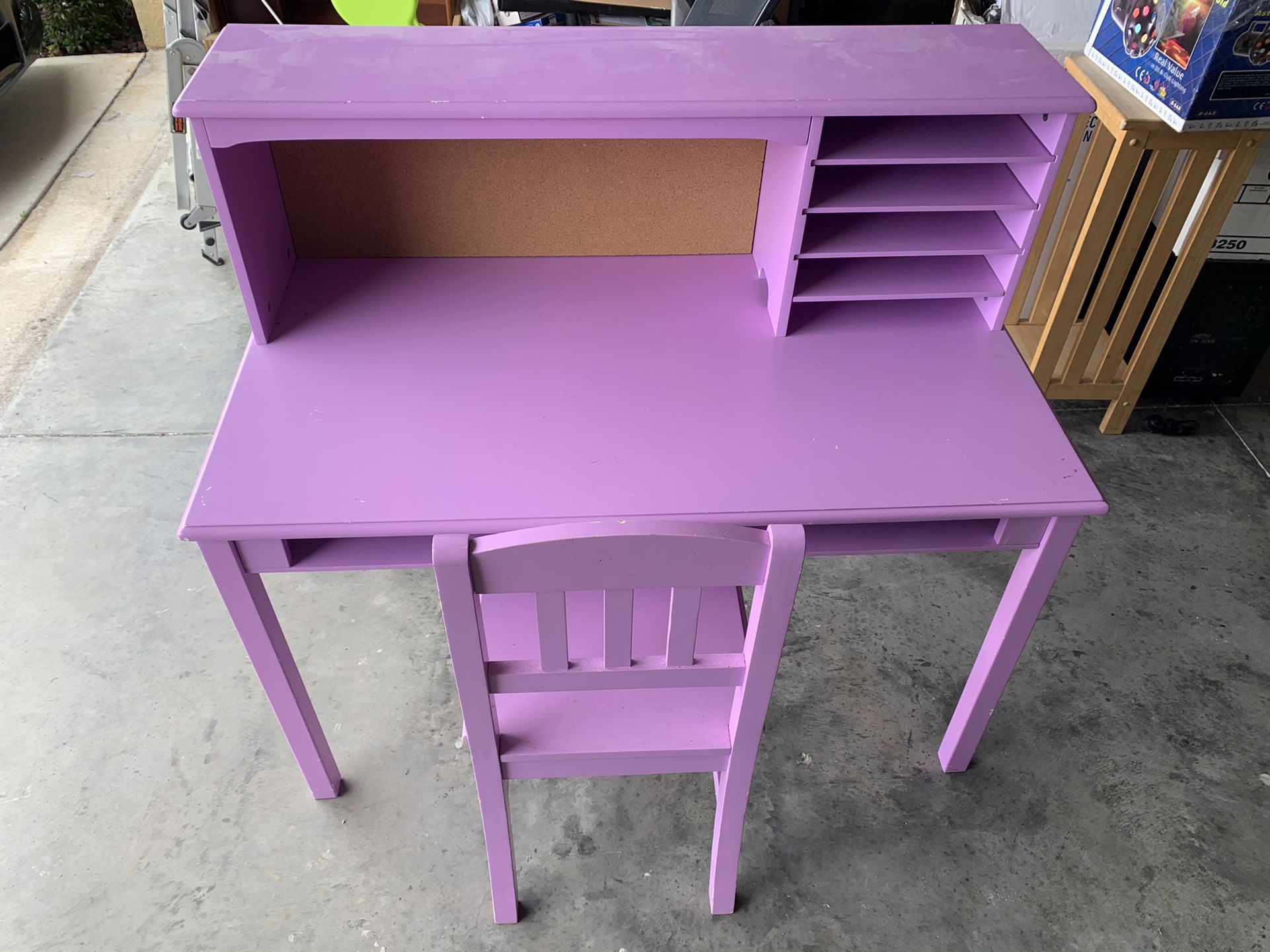 Kids Desk With Chair 