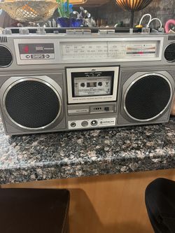 Hitachi TRK-8020H Radio- Cassette 