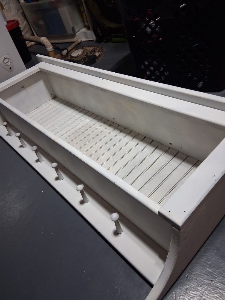 White Wooden Shelf With 5 Hooks