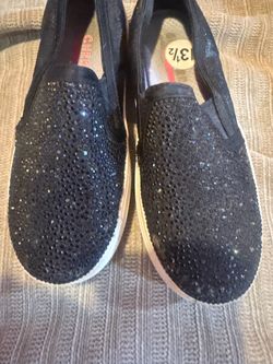 Skechers girls sneakers size 13.5