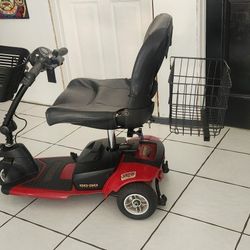 GoGo MOBILITY SCOOTER