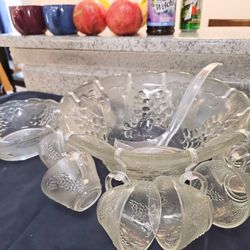 VINTAGE GLASS PUNCH BOWL SET